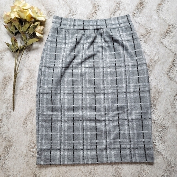✨️CL Renee C Light Gray Black Plaid Lightweight Pencil Skirt Size S - Picture 1 of 9